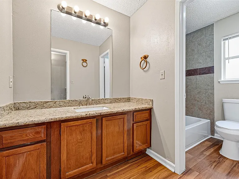 13847 Cherry Hollow Ln — Photo 34