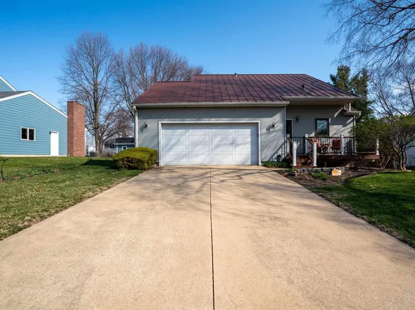 2711 Fandre Dr, Cedar Falls, IA 50613