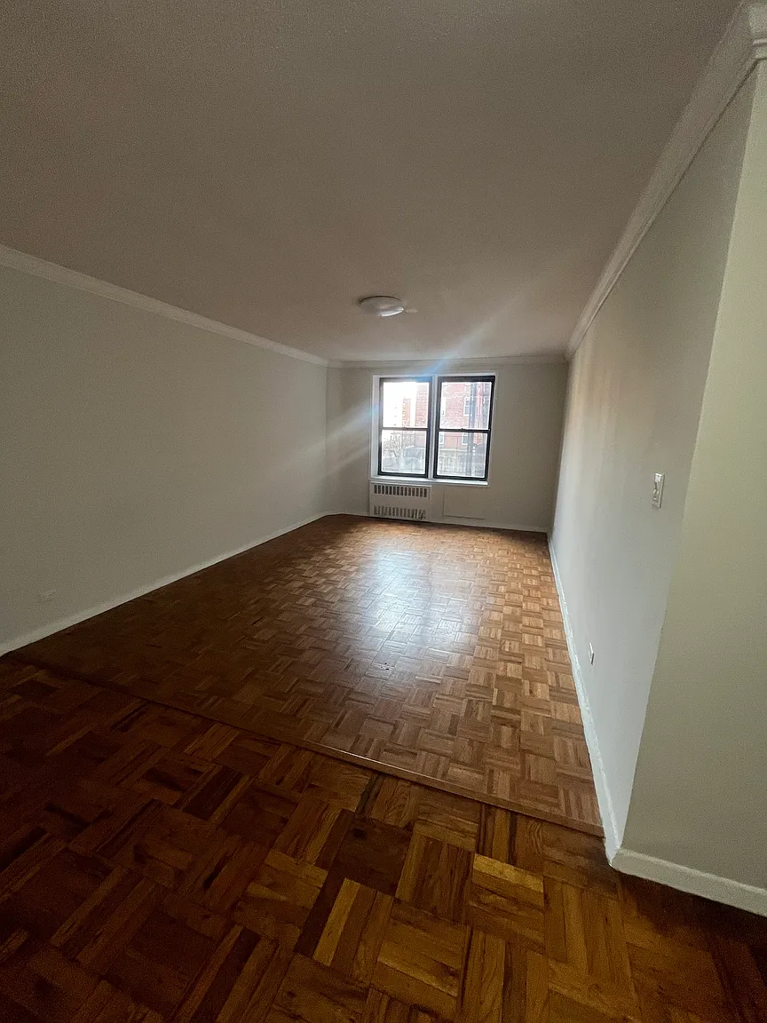 13810 Franklin Ave photo 1