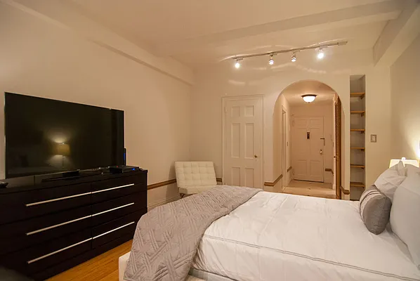 Rented by WAM Partners - William Moses Co. | media 70