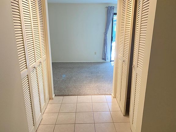 5th image of 11006 NE 68th St APT 815