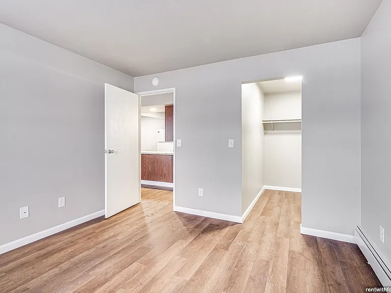 Stonecreek Apartments — Photo 20