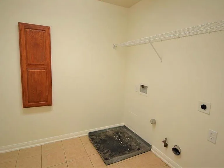 2110 Banfield Ct — Photo 42