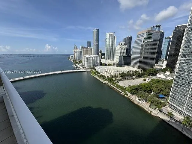 Courts Brickell Key Condo — Photo 1