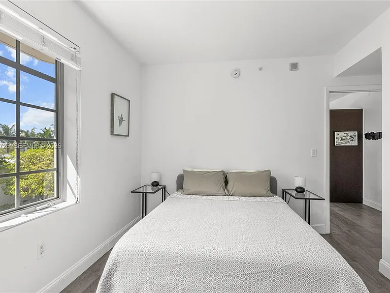 435 21st St #318 — Photo 7