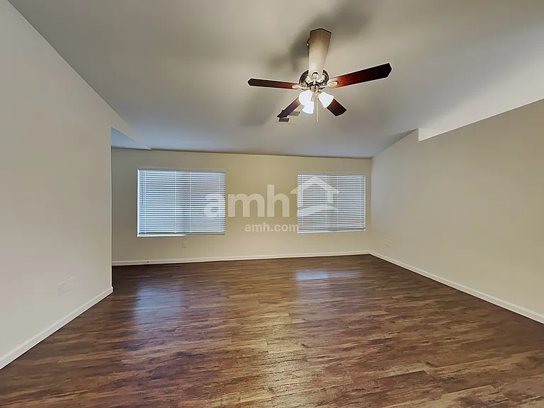 2107 E Catclaw St — Photo 6