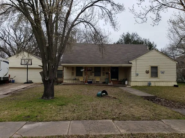 1104 Park Ave, Bonham, TX 75418