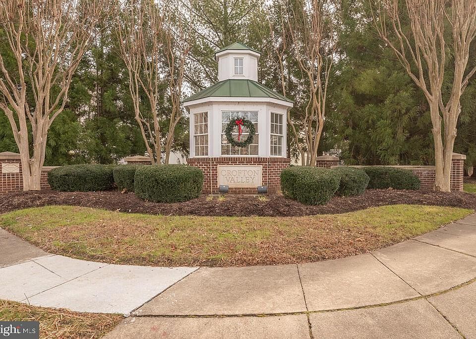 1st image of 914 Sand Brook Ct