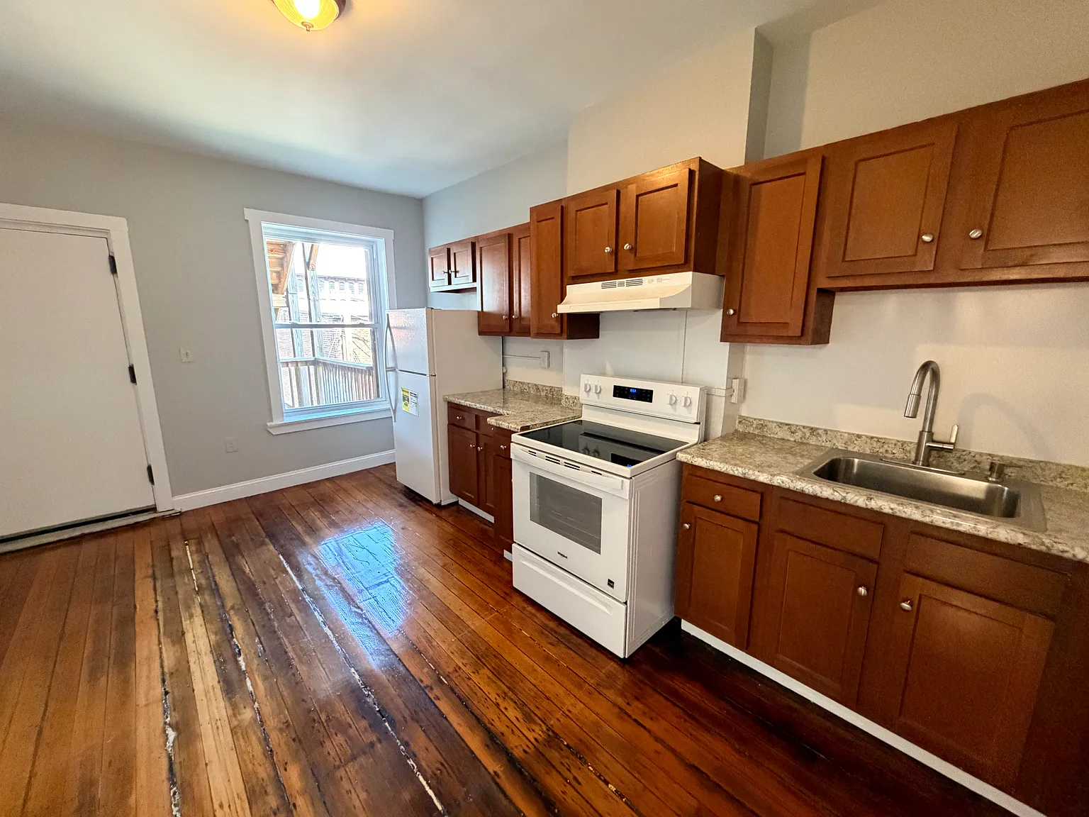 2 bed, 720 sqft, $1,400 — Photo 2