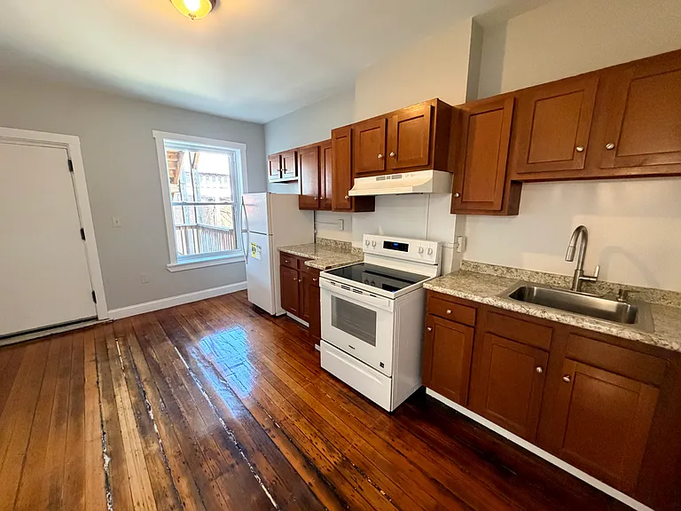 393-399 Main St #206 — Photo 2