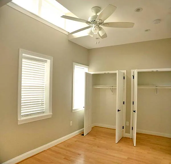 445 15th St NE — Photo 5