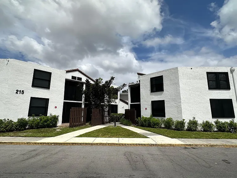 215 Lake Pointe Dr #101 — Photo 17