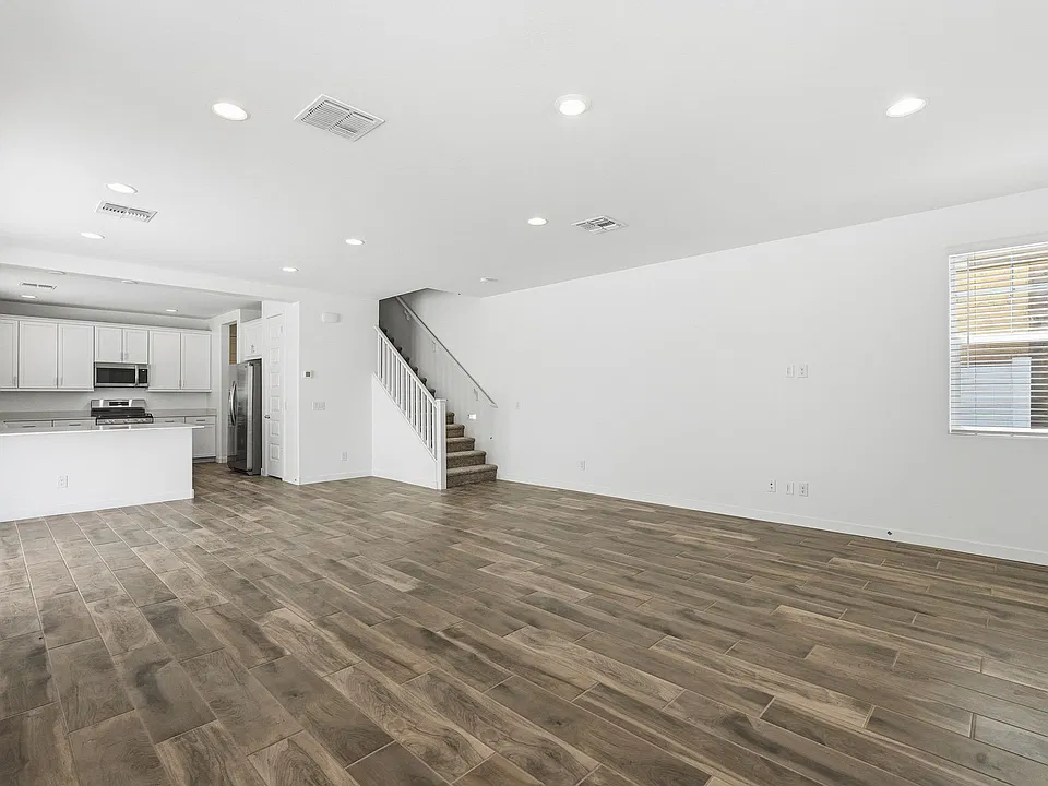 3349 S Primrose