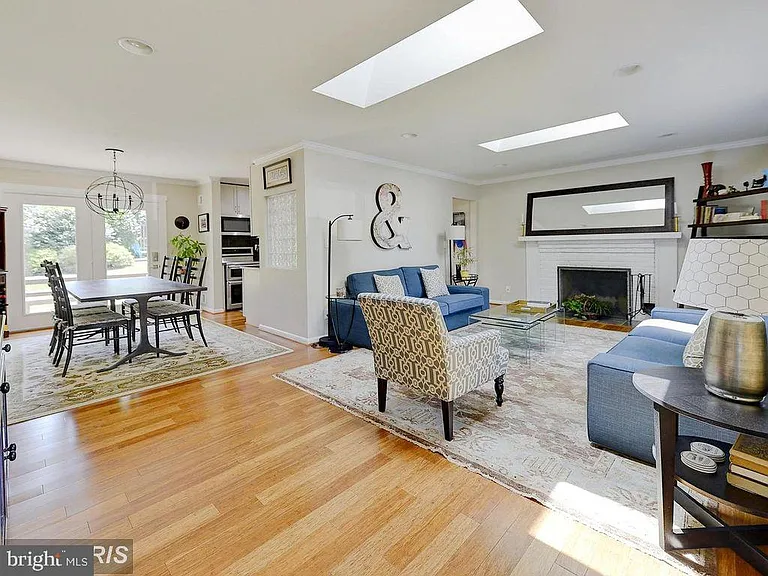 4306 8th St S — Photo 2