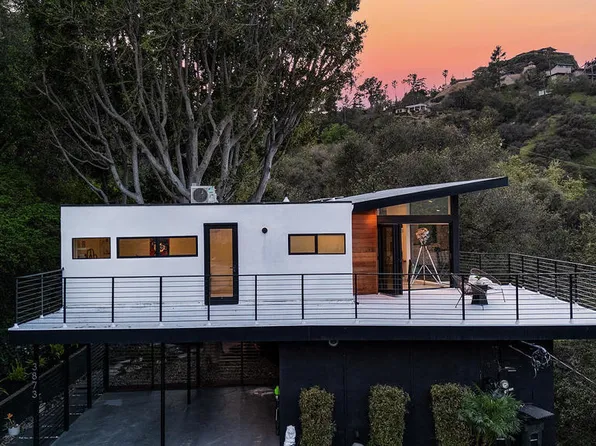 3873 Hampstead Rd, La Canada Flintridge, CA 91011