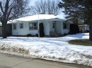 1015 W 4th St, Zumbrota, MN 55992