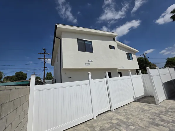 15537 Tupper St, North Hills, CA 91343