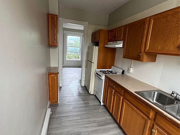 2nd image of 528 Franklin St #3F