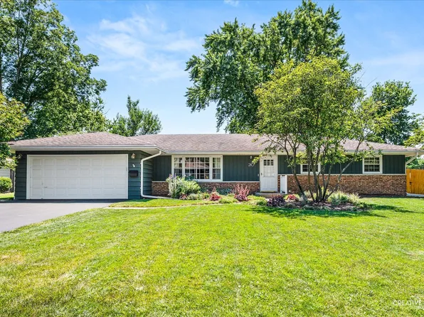 210 Briar Ln, North Aurora, IL 60542