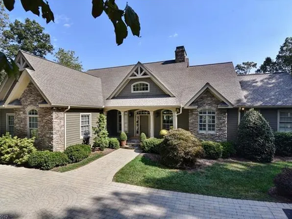 206 Stone Valley Way, Hendersonville, NC 28792