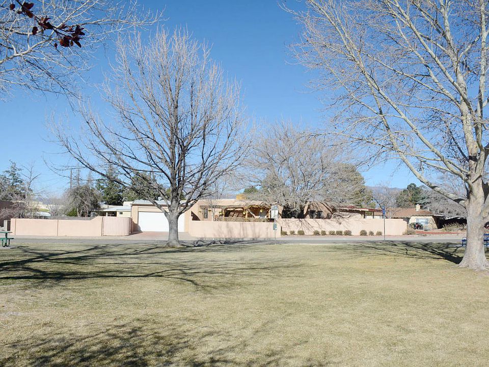 1st image of 1027 Pampas Dr SE