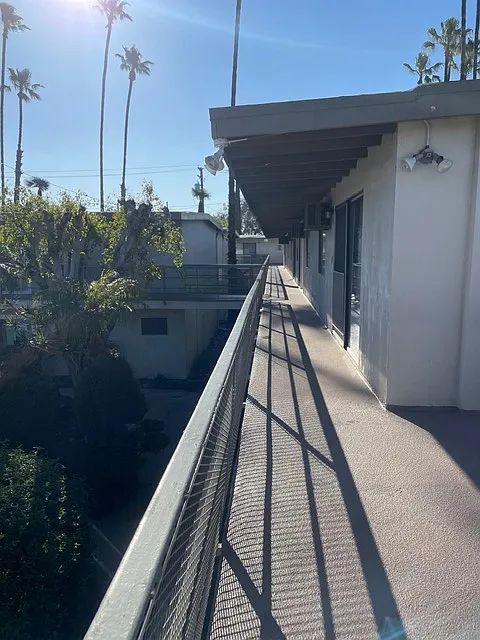 Luau Manor Apartments — Photo 4
