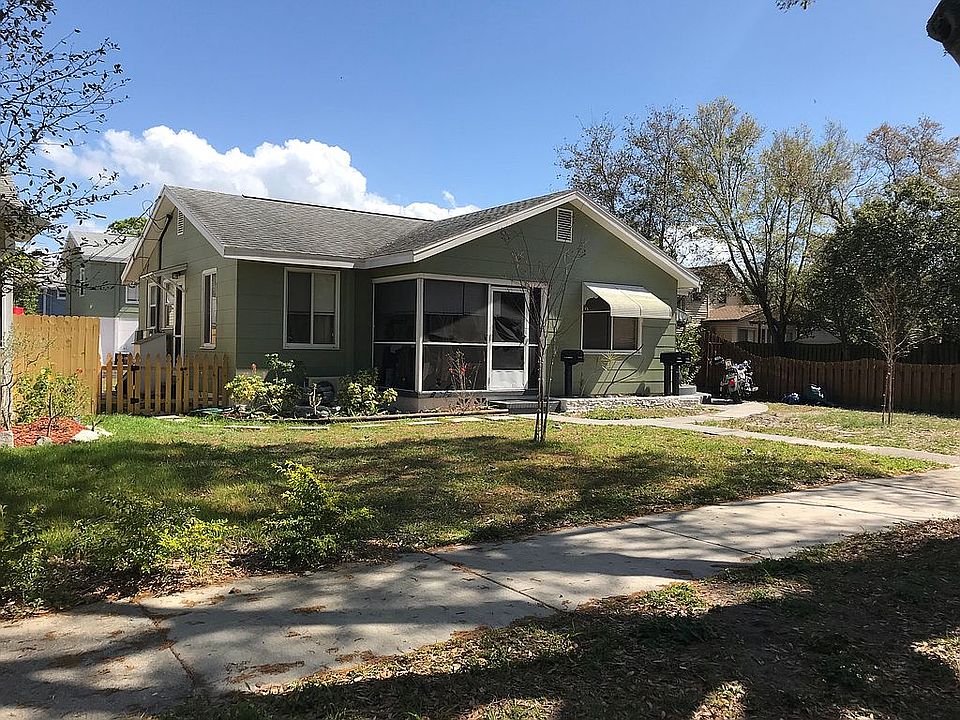 Duplex w/garage apt