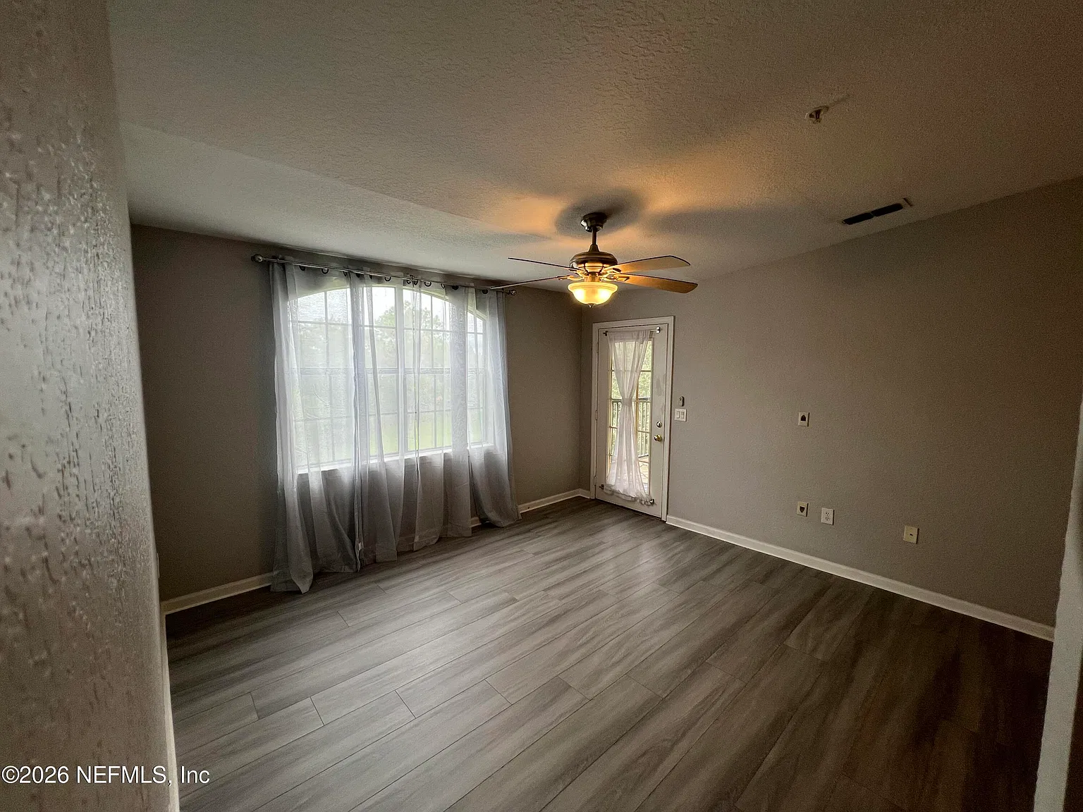 1 bed, 1.0 bath, 690 sqft, $1,450 — Photo 2