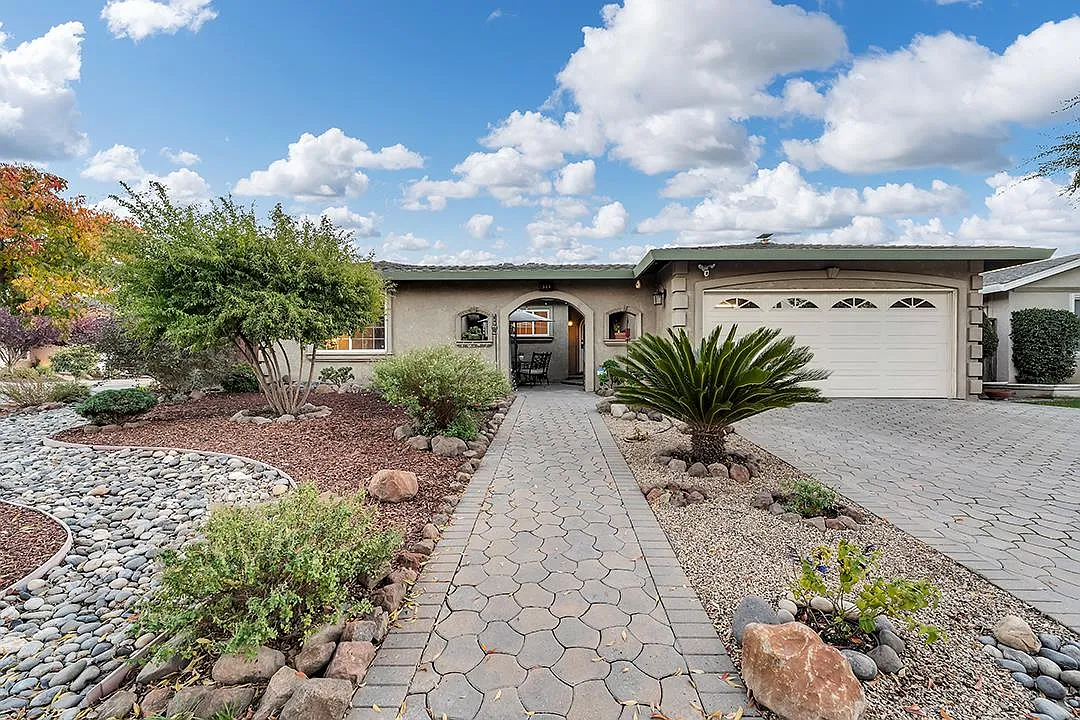528 Elvis Dr photo 1