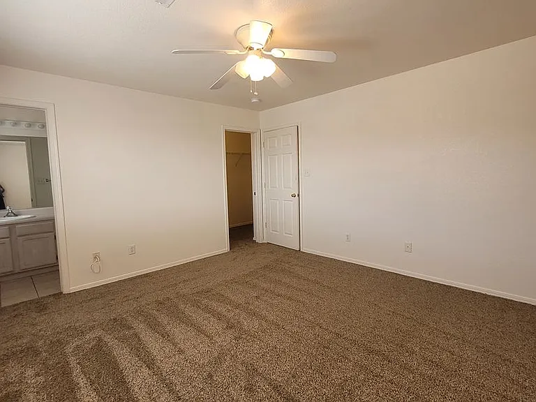 450 Ithaca Ct — Photo 2
