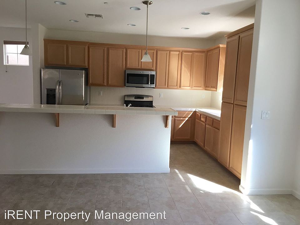 1st image of 92 Crystalwood Cir