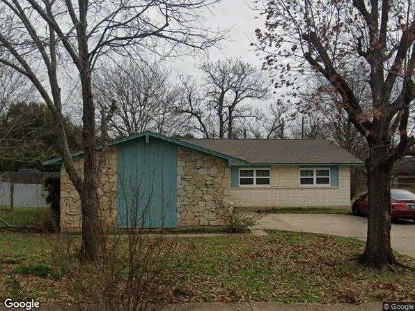 2722 Western Park Dr, Dallas, TX 75211