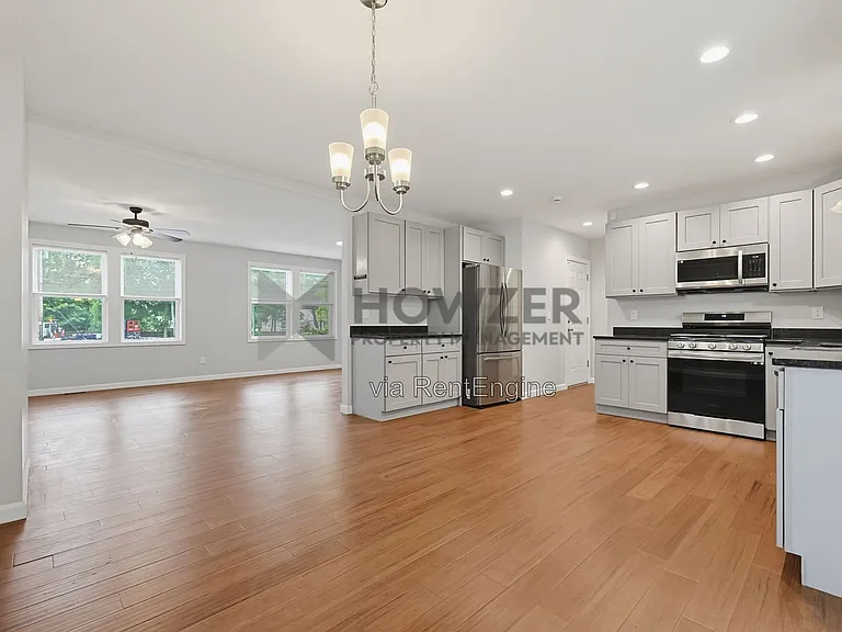 4 Johnson St #B — Photo 13
