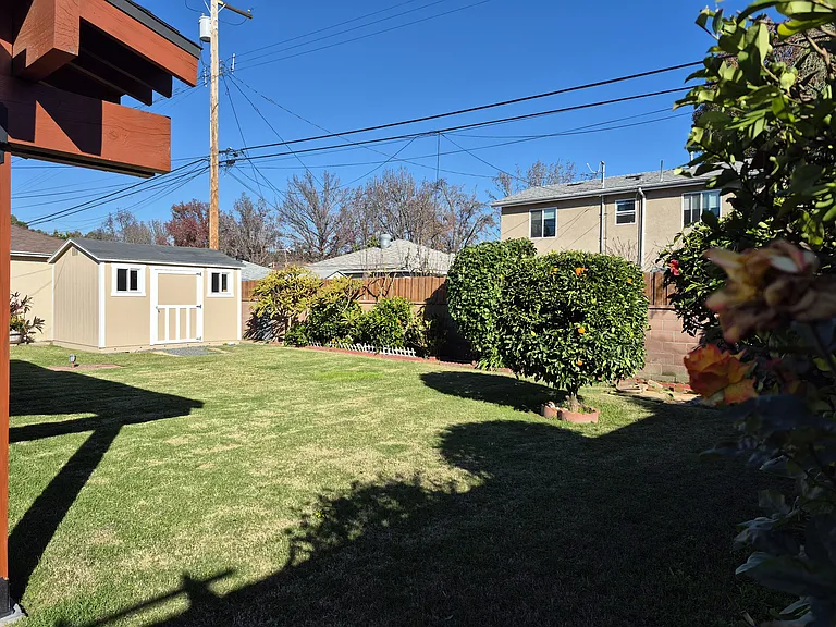 Pearce Ave — Photo 25