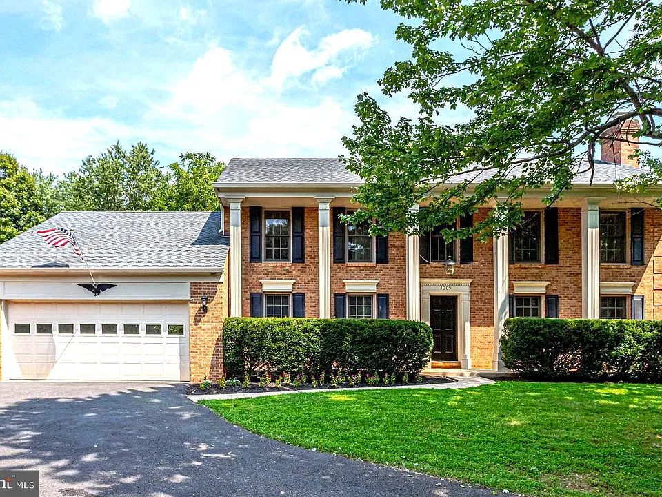 1009 Riva Ridge Dr