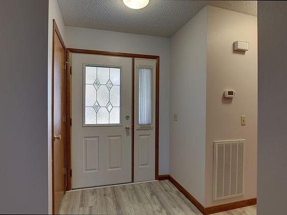 2nd image of 2906 Bluff Ridge Dr