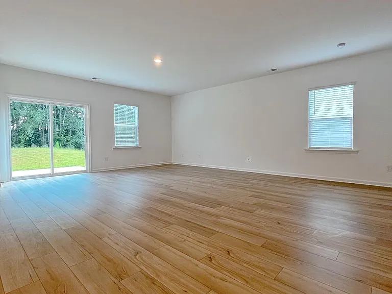 366 Golden Eagle Pkwy — Photo 9