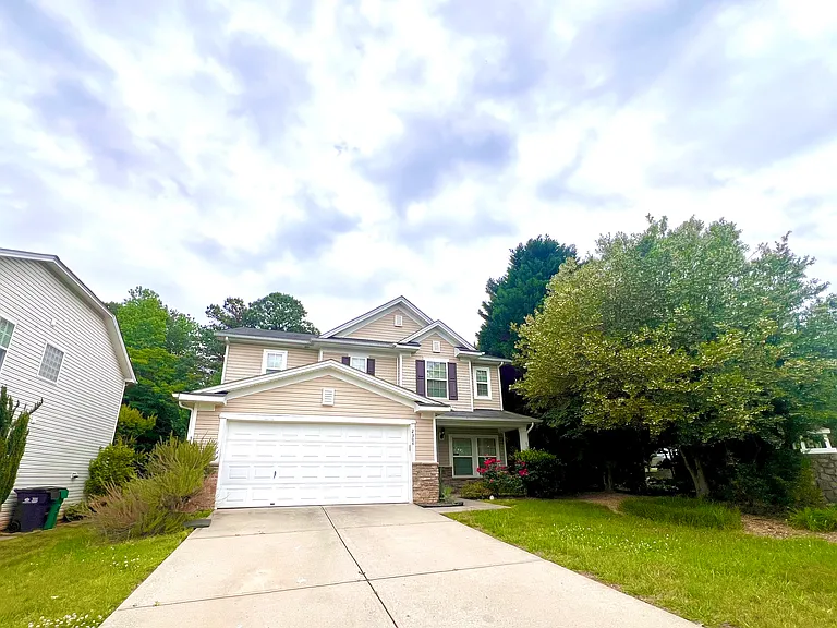 2304 Harwood Hills Ln — Photo 2