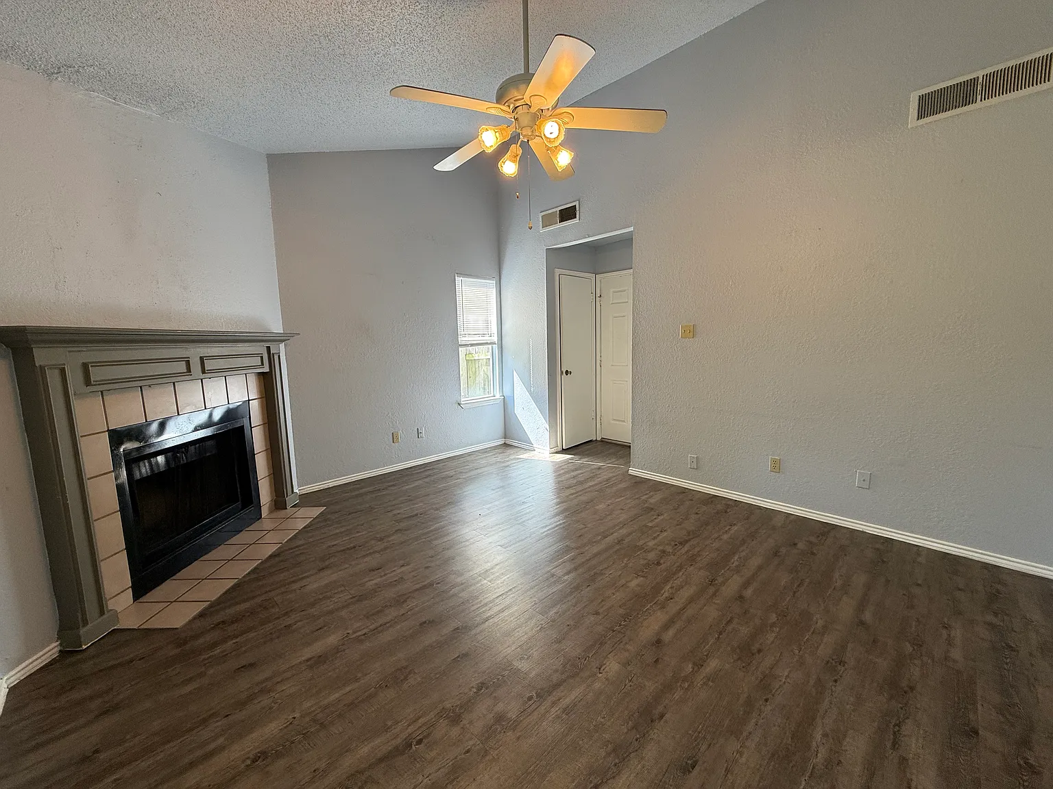2 bed, 850 sqft, $1,395 — Photo 3