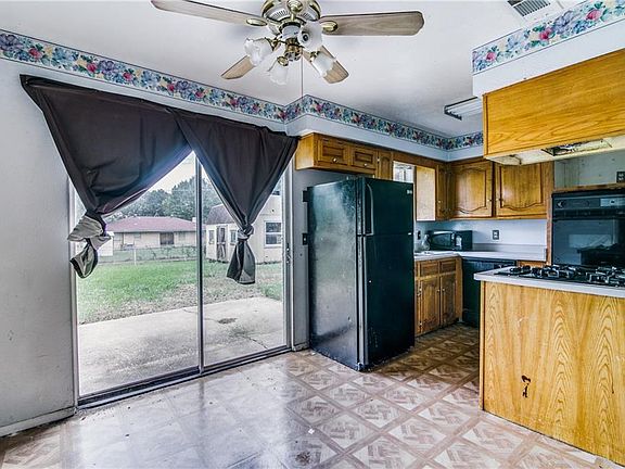 2nd image of 318 Teakwood Dr