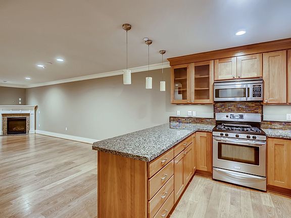 5th image of 1108B Taylor Ave N