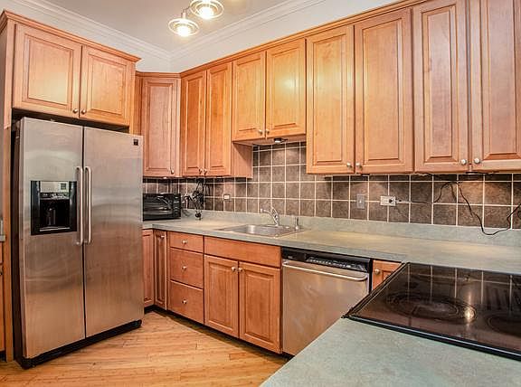5th image of 1047 W Leland Ave APT 1E