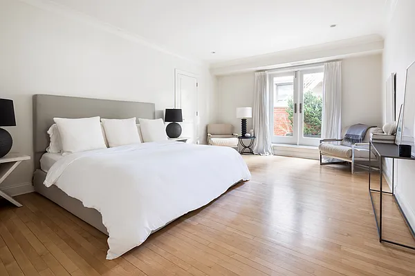 Sold by Compass | media 2