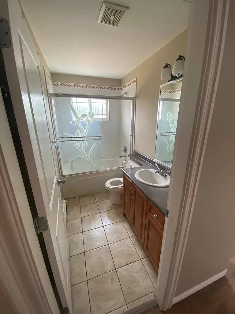 1 bed, 1.0 bath, 450 sqft, $1,000 — Photo 4