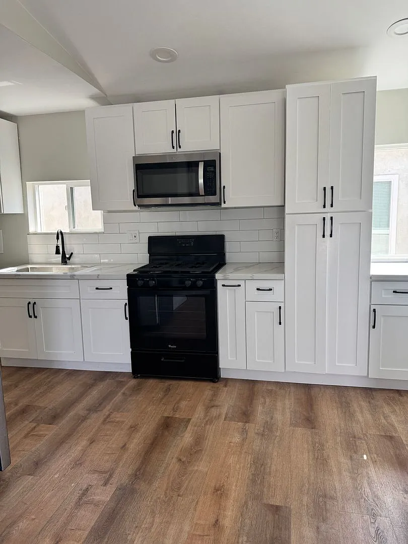 2774 - 2780.5 Vista Way — Photo 3