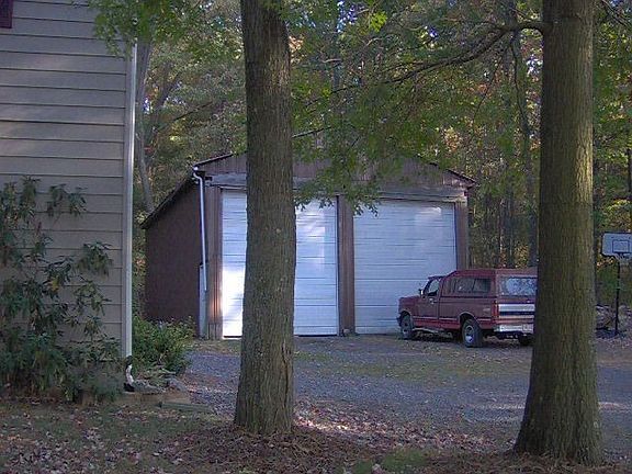OVERSIZED GARAGE
