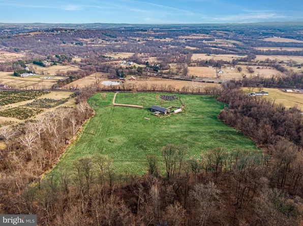 34266 Williams Gap Rd, Round Hill, VA 20141