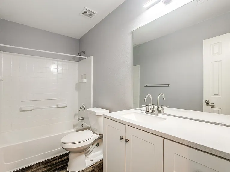 1008 Canal St — Photo 10