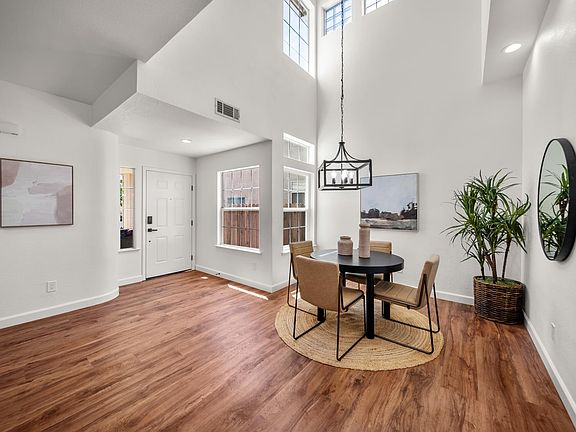 3rd image of 9267 Caulfield Dr