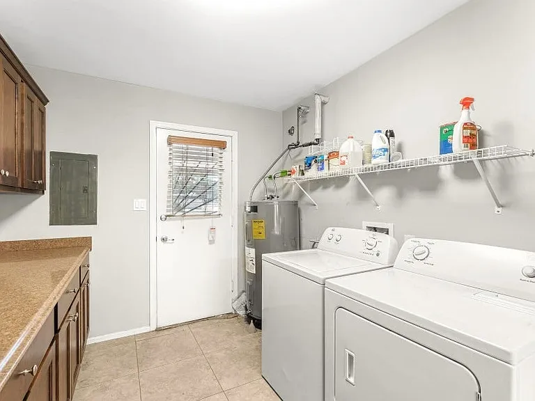 1702 E Gaylon Dr — Photo 9